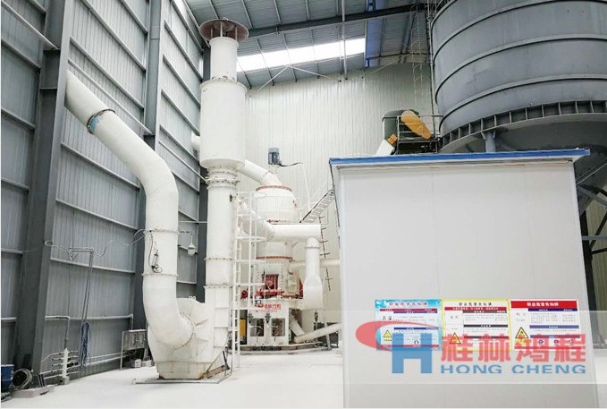 桂林鴻程氧化鈣超細立磨HLMX1100客戶現場圖