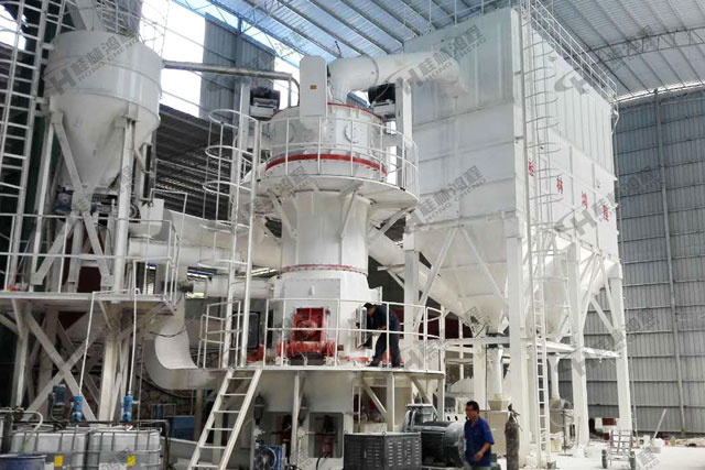 新疆稀土礦，稀土磨粉機，超細磨粉機，超細立磨，超細立式磨粉機，磨粉機廠家，客戶現場