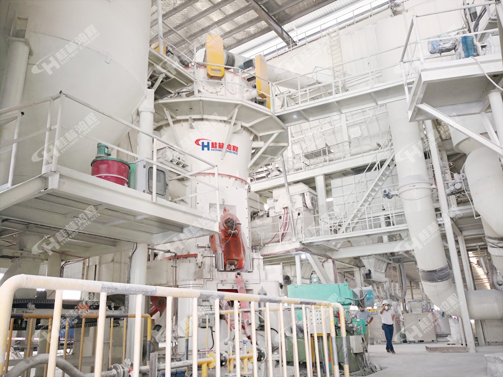    碳酸鈣加工項目生產企業桂林鴻程碳酸鈣粉體加工設備碳酸鈣超細立磨