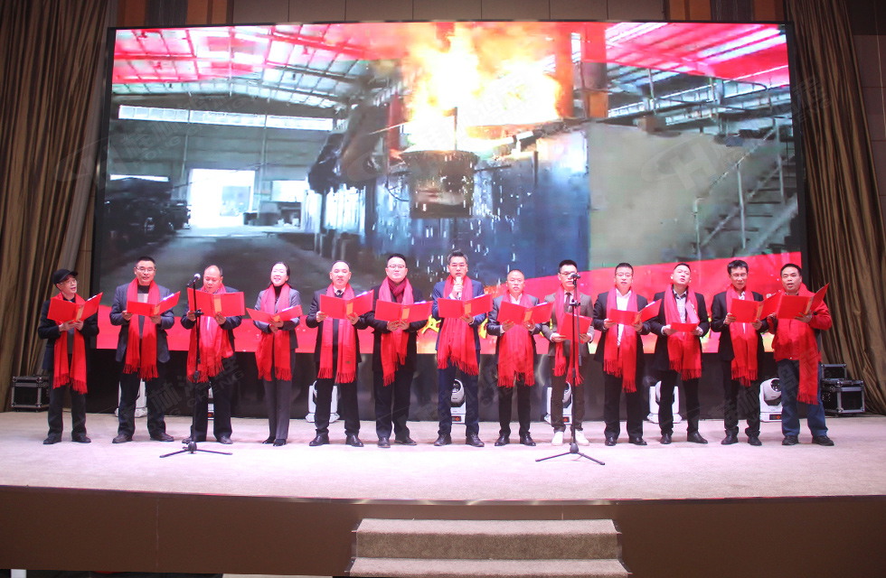 金牛辭舊歲，猛虎迎春來。搭著歡樂的時光列車，我們一起歡送碩果累累的2021年，迎來了嶄新的2022年。1月26日，我們歡聚一堂，在歡聲笑語、載歌載舞中迎接新春，“立足新鴻程開創新局面”桂林鴻程2021年年終總結表彰會由此開始！