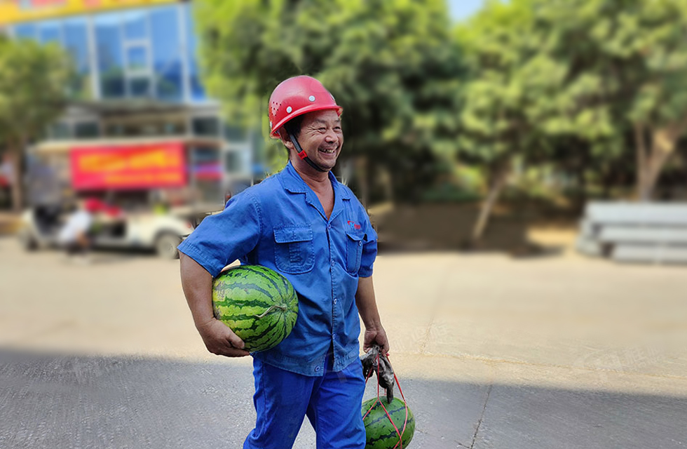 夏日送清涼,溫情暖人心!桂林鴻程工會開展“夏日送清涼”慰問活動